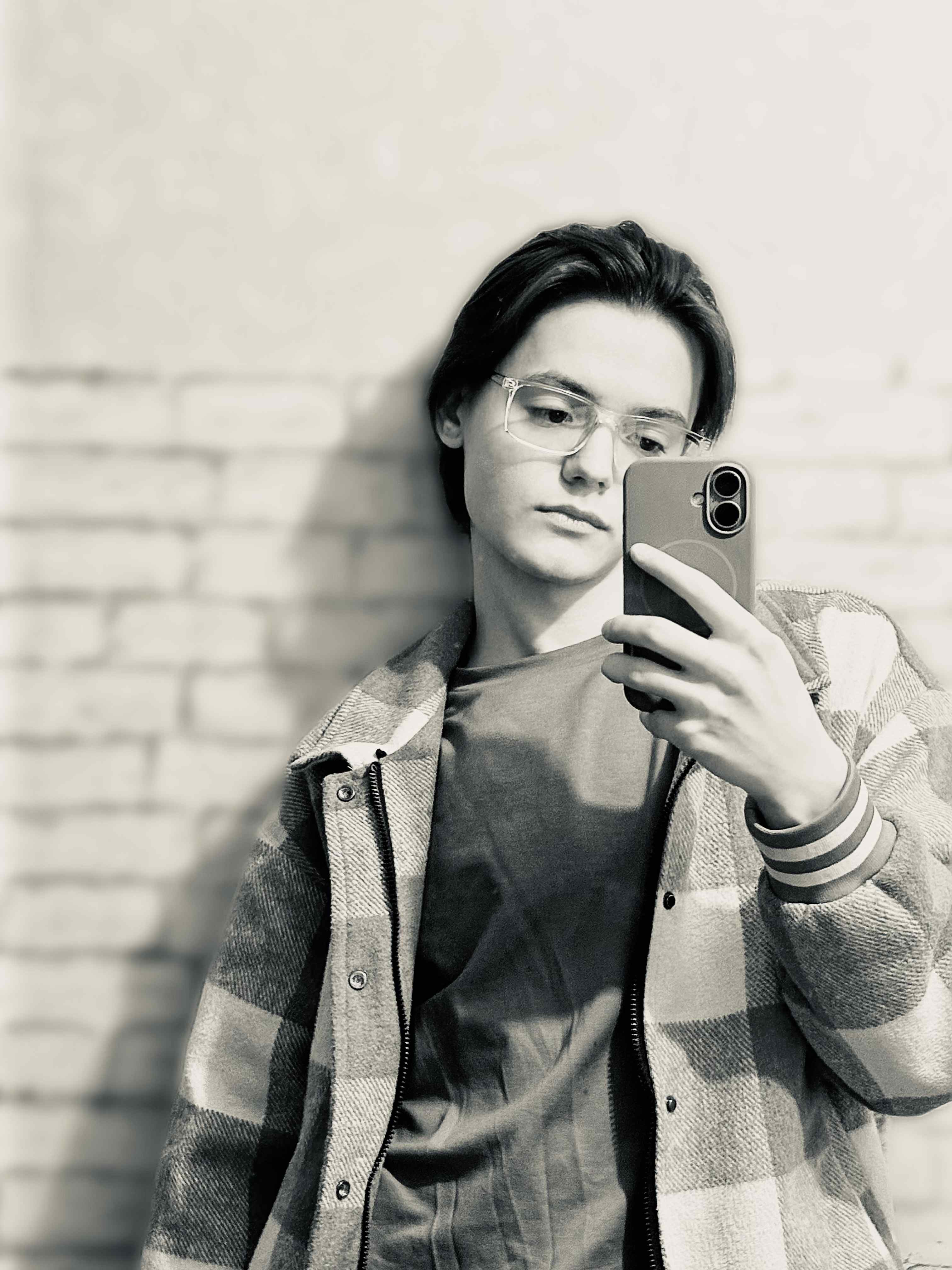 ����� ����