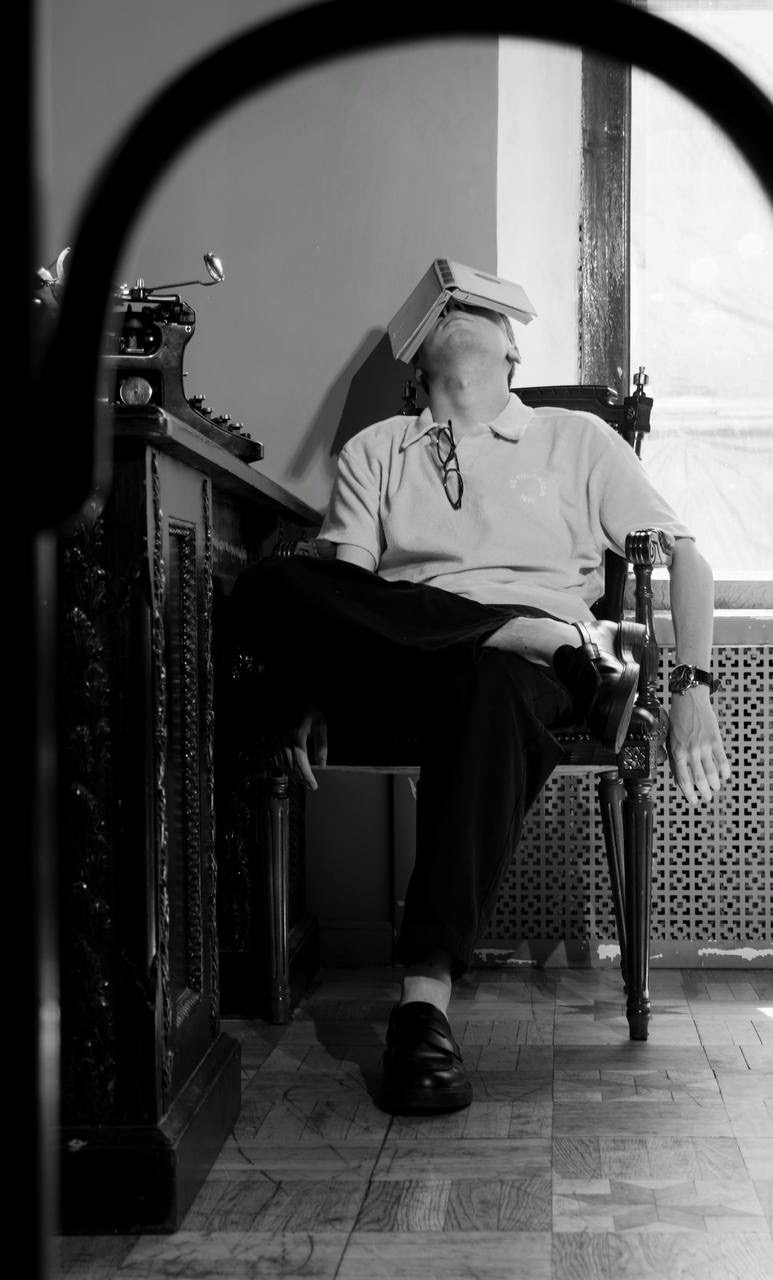 ����� ����