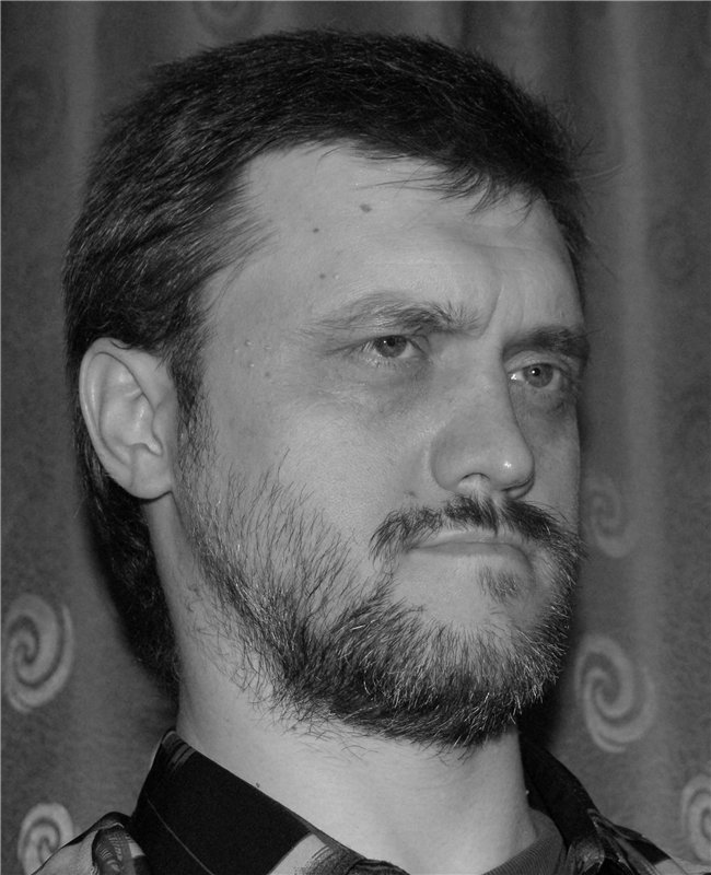 Роман Есиков