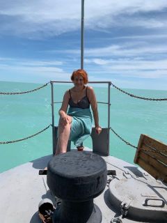 ����� ����