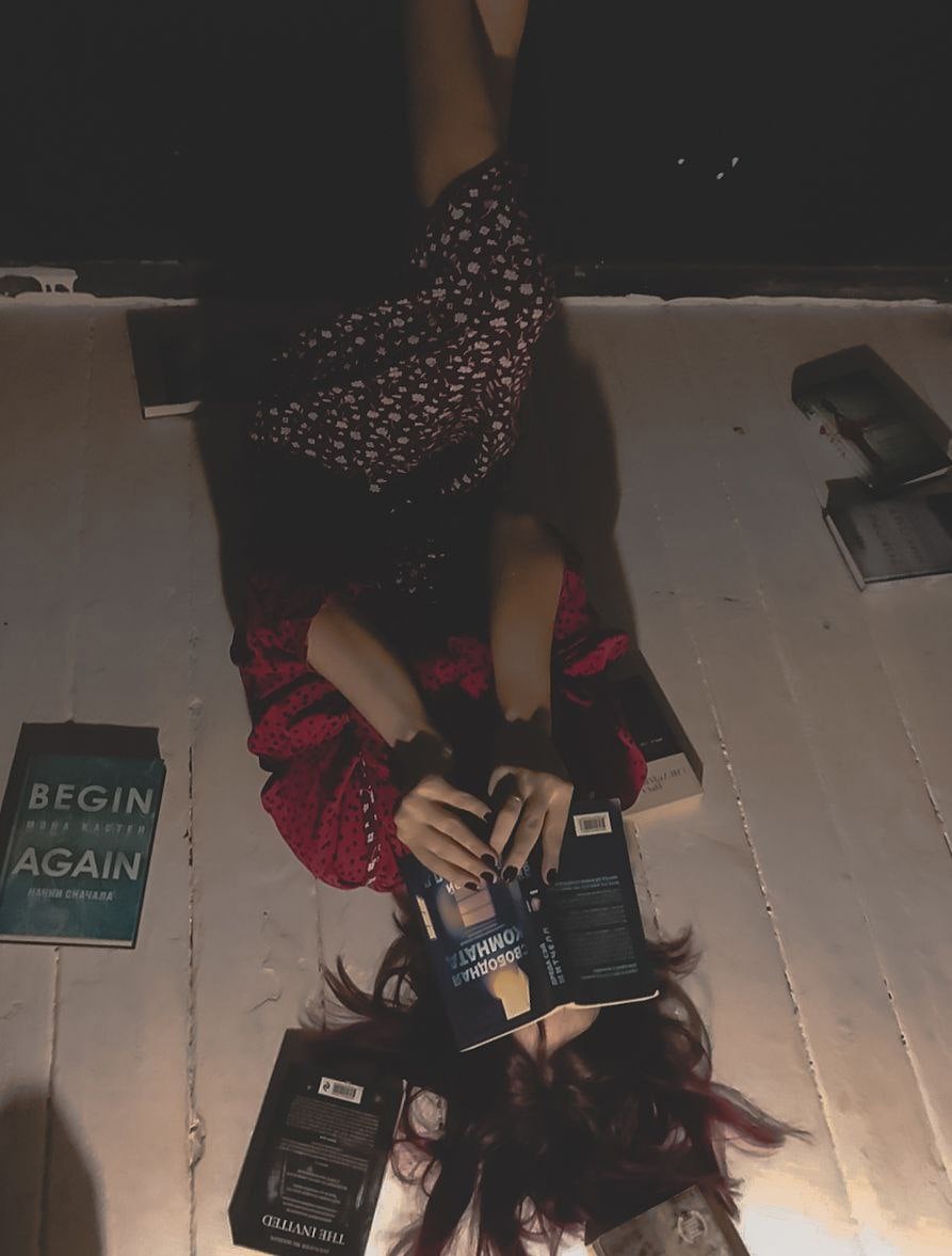 Вики Багровая