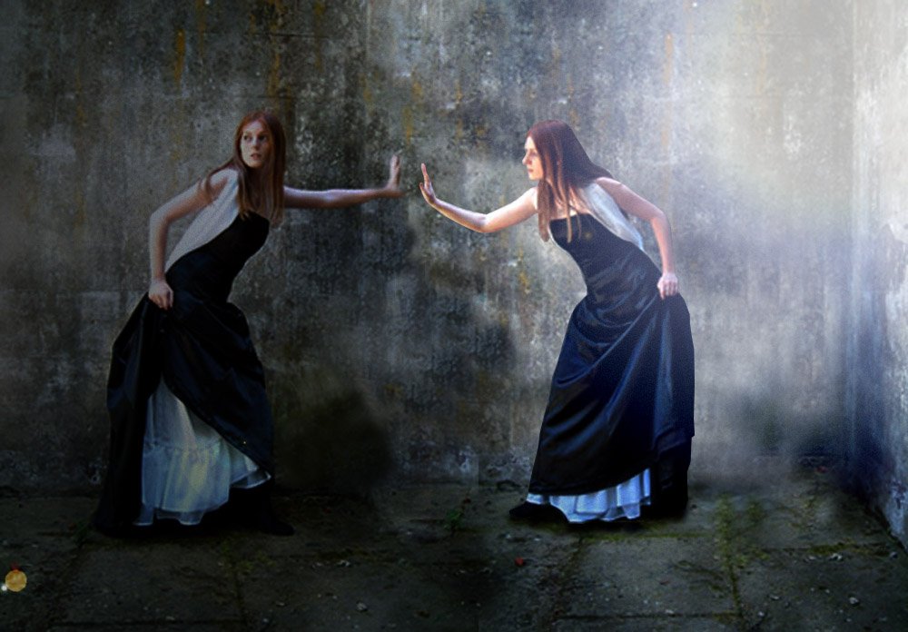 Эффект зеркала. Зеркальное отражение. Девушка в зеркале. Отражение 3 последний. Девушка в отражении.