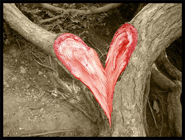 Broken Red Heart On Red Wall Фотография, картинки, изображения и сток-фотография