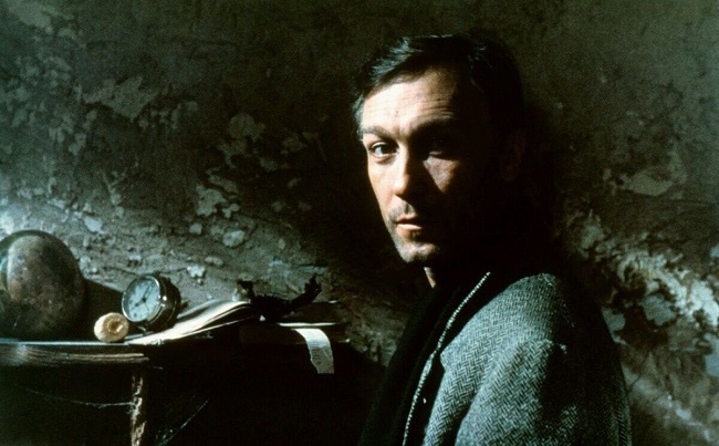 9. Зеркало, часы, вода и память