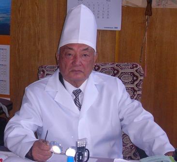 Доктор киргизов. Мамбет Мамакеев хирург.