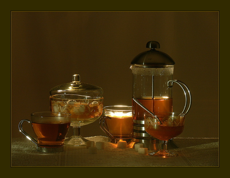 Давай выпьем чай. Вечернее чаепитие. Натюрморт с чашкой чая. Натюрморт с чаем. Чайный натюрморт.