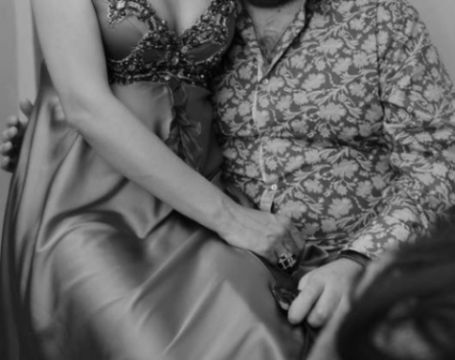 Как Валюшу на колени я усаживаю