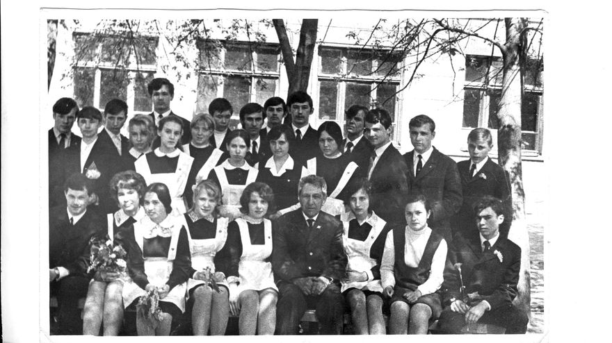 22.11 1990. Саратов 19 школа выпуск 1966 год. Школьные фотографии 1976 года.