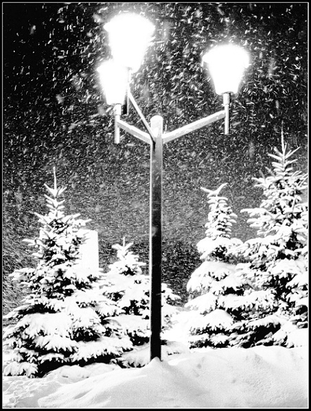 Осыпался полуночный снег...