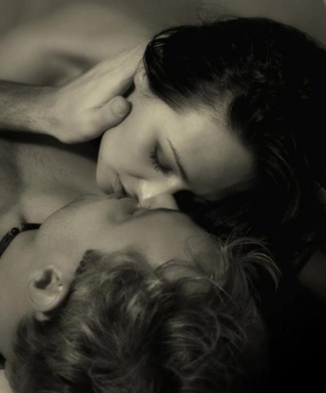 Чувственный нежный страстный. Страстные поцелуи. Нежный поцелуй. Нежные объятия и поцелуи. Нежный страстный поцелуй.