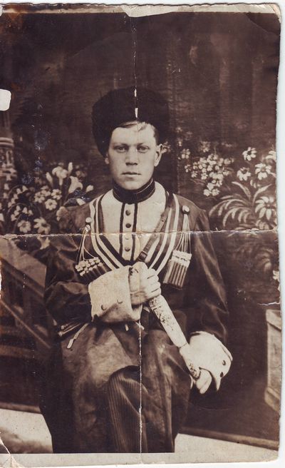 Горец с кинжалом