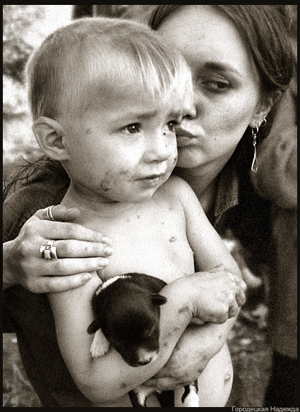 Мать и дитя давыдовский. Мать бандитов. Фото мамы бандитской. Взгляд дитя на мать редкое фото. Картинки бандитские про мам.