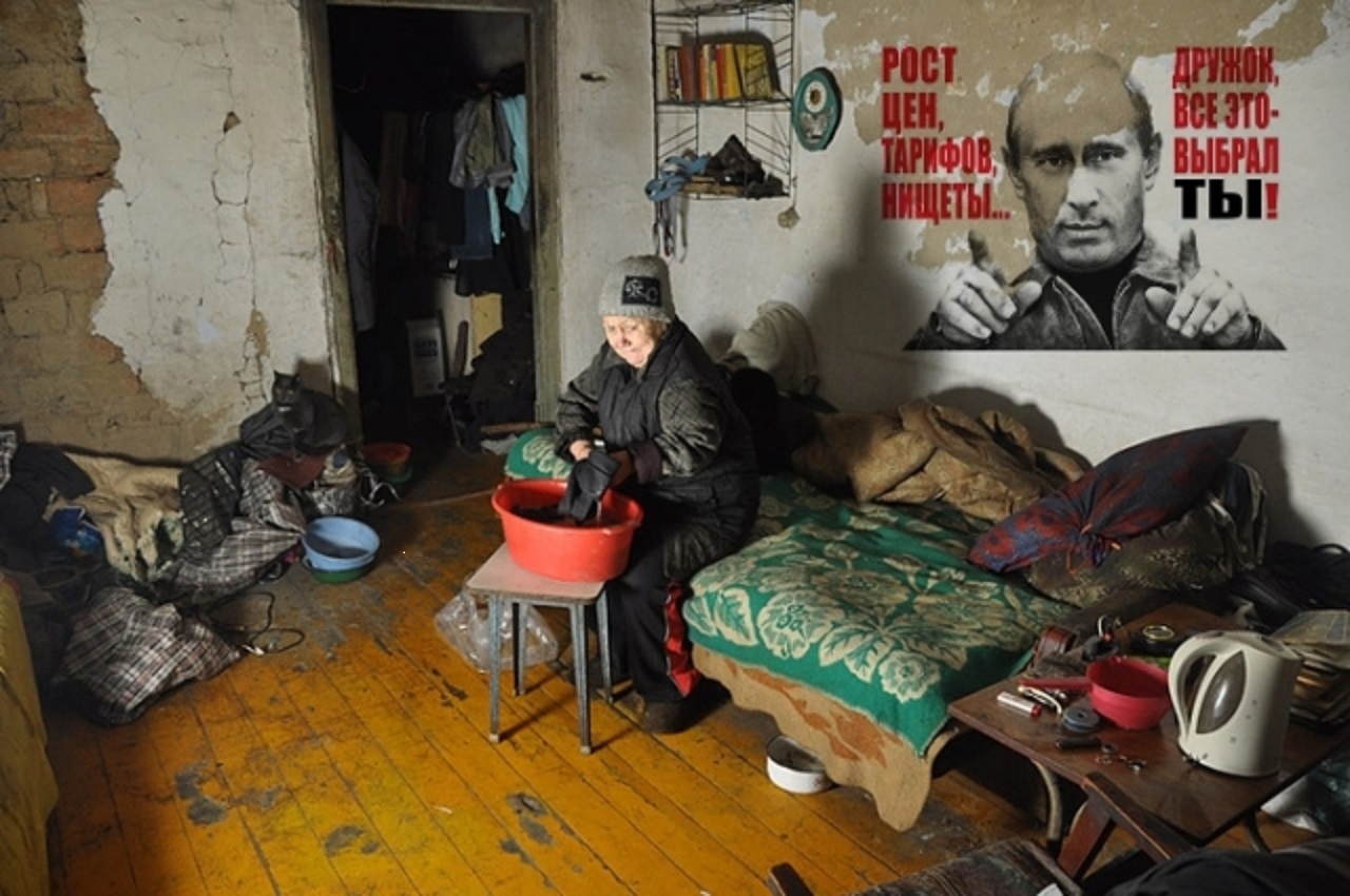 Число россиян, живущих за чертой бедности, достигло 19,9 миллионов человек. Показываем, как менялось число бедных при Путине
