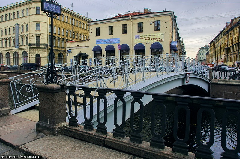 Мосты канала грибоедова. Мучной мост в Санкт-Петербурге. Канал Грибоедова мучной мостик. Канал Грибоедова мосты через канал.