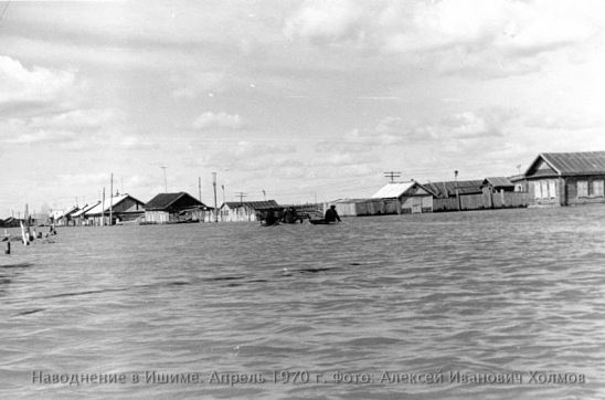 Напор реки Ишим не слабый...