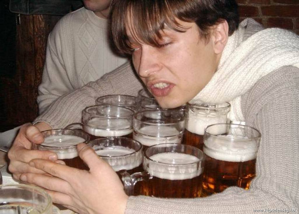 Плохие пьют пиво. Пивной алкаш. Алкаш с пивом. Алкаши пьют пиво.