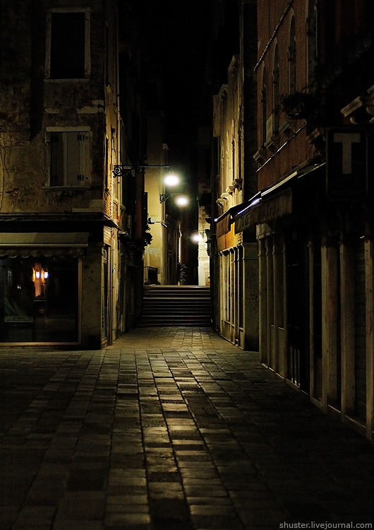 На площади в полночь (Лия Сантана) / Проза.ру