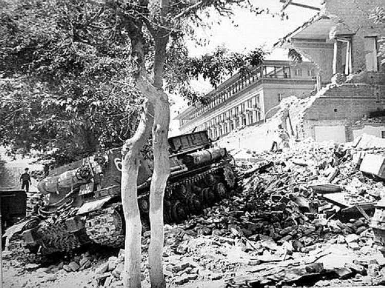 Землетрясения в ташкенте в каком году. Землетрясение в Ташкенте в 1966. Землетрясение в Ташкенте 26 апреля 1966. Ташкент 1966 год. Ташкент после землетрясения 1966.