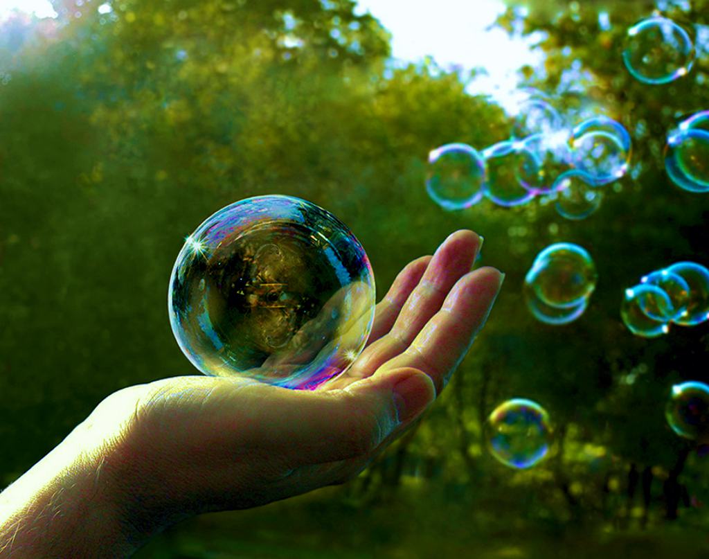 Покажи картинку пузыри. Мыльные пузыри. Красивые мыльные пузыри. Огромные мыльные пузыри. Мыльный пузырь на ладони.