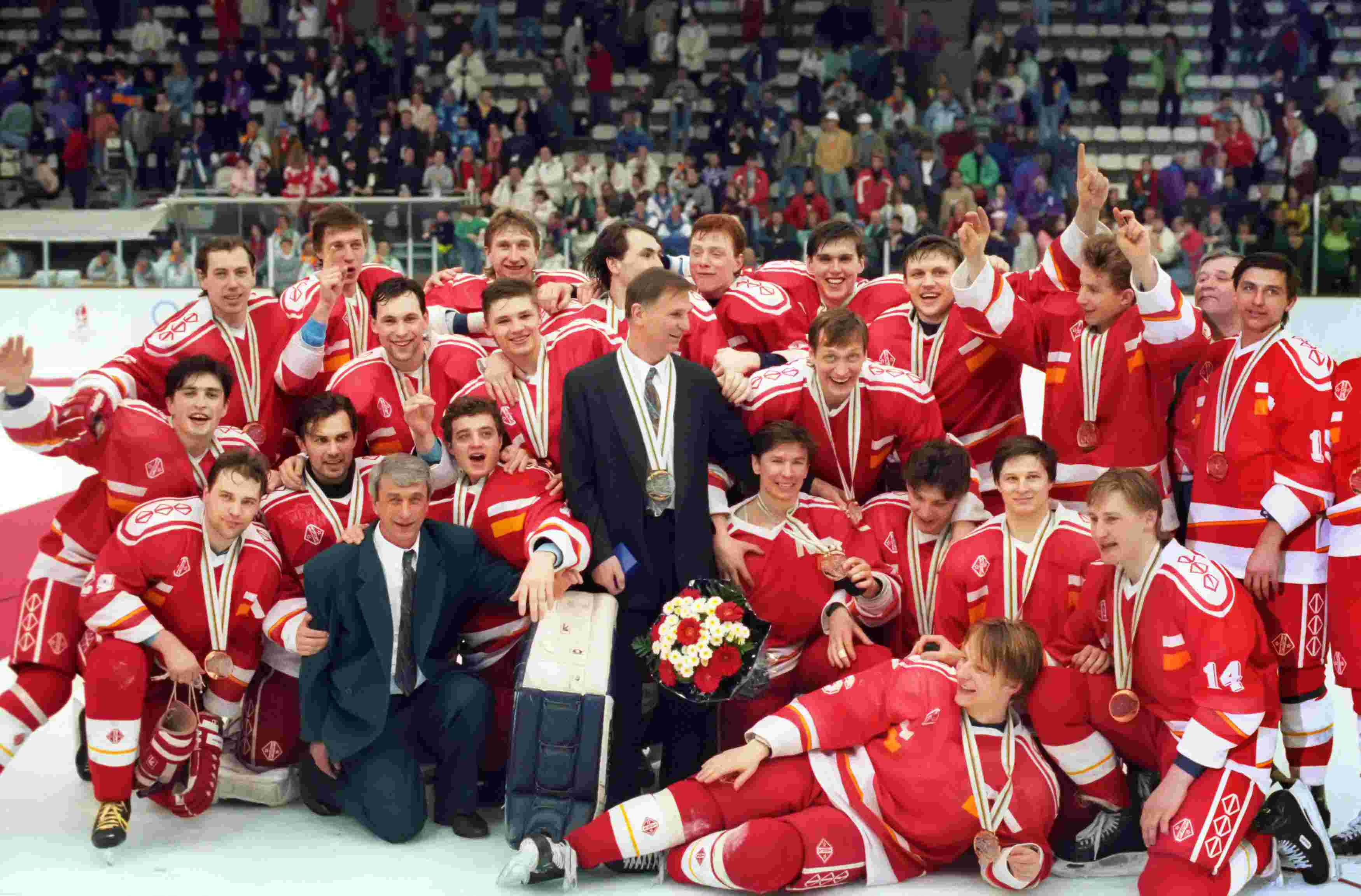 Советская пятерка. Сборная СНГ по хоккею 1992. Хоккеисты СНГ В Альбервиле в 1992 году.