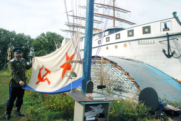 Служил в юности на флоте...