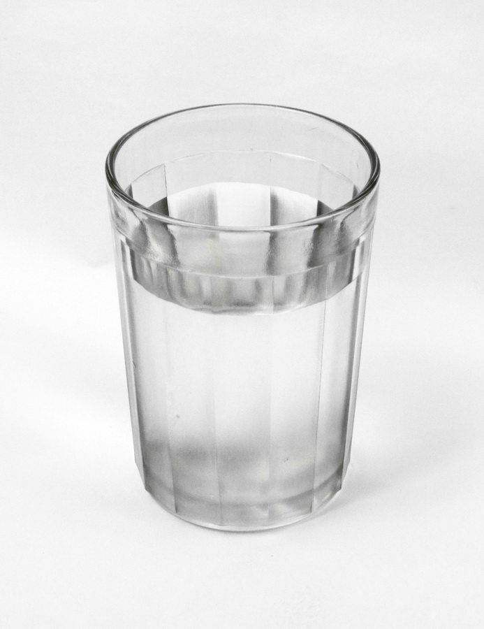 Налей полстакана воды. Стакан воды. Граненый стакан.