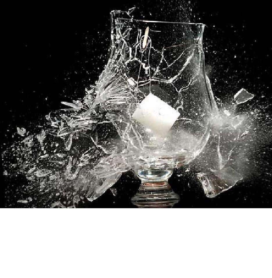 Разбитый стакан воды. Разбитая хрусталь. Хрустальная ваза с трещиной. Битый хрусталь. Хрупкий хрусталь.