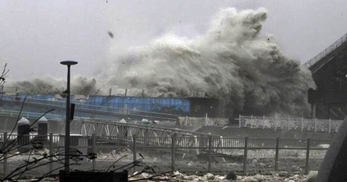 Тайфун стихия. Мощный тайфун тапа