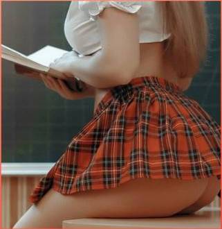 Эротичная студентка сняла юбочку (фото)