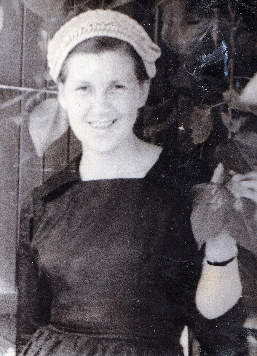 сын поглядывает за мамой  Мои женщины Июль 1963 Моя мама фея (Александр Суворый) / Проза.ру