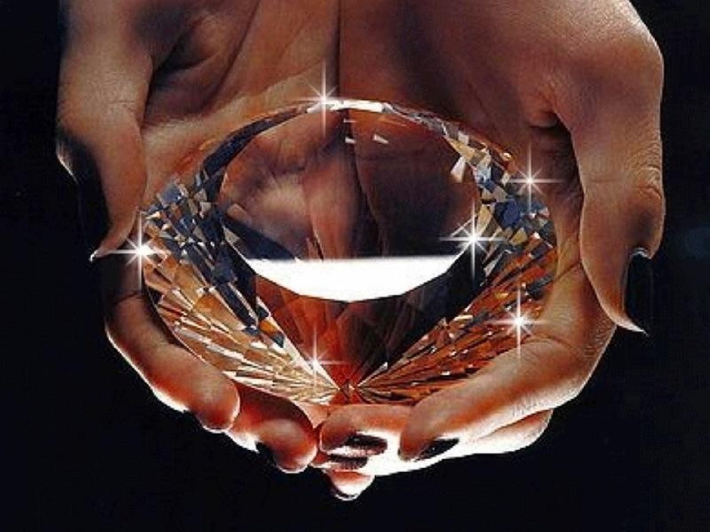Волшебное стекло моей души. Драгоценный камень в руках. Сердце драгоценный камень.