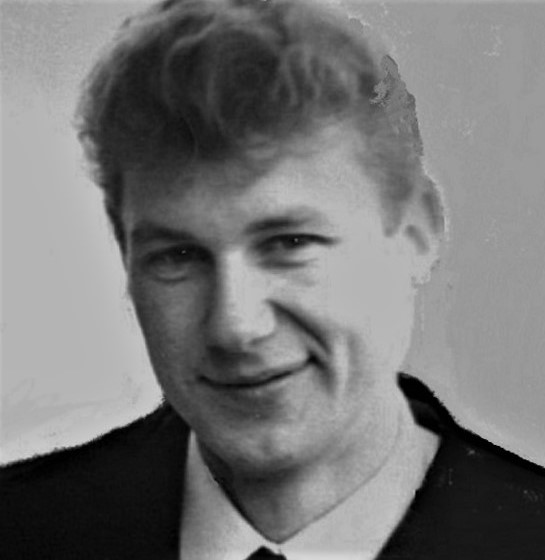 Люблю грустить в тепле камина...