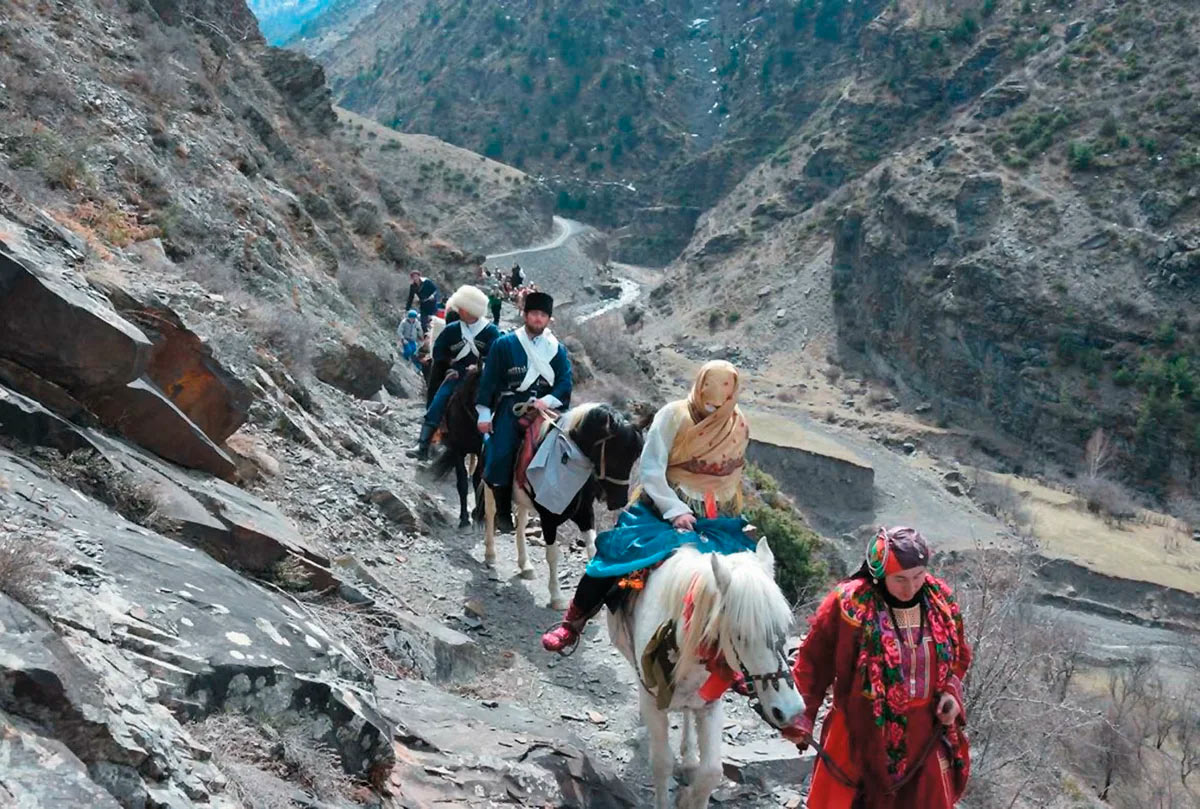 Народы гор и предгорий. Тинди Дагестан. Горы Горец Дагестан. Народы гор. Люди живущие в горах.