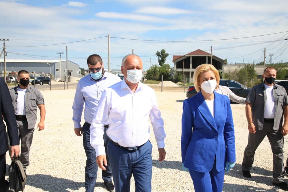 В медицинских масках Новый Вид Инопланетян