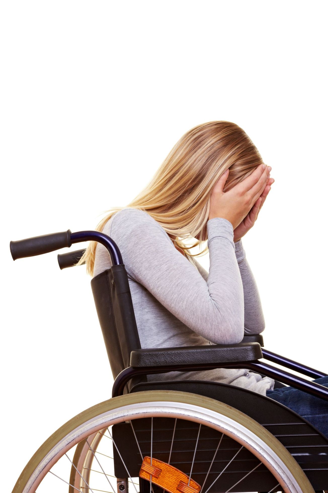 Обидел инвалида. Женщина в инвалидном кресле. Девочка в инвалидной коляске. Коляска для инвалидов. Грустная девушка на инвалидной коляске.