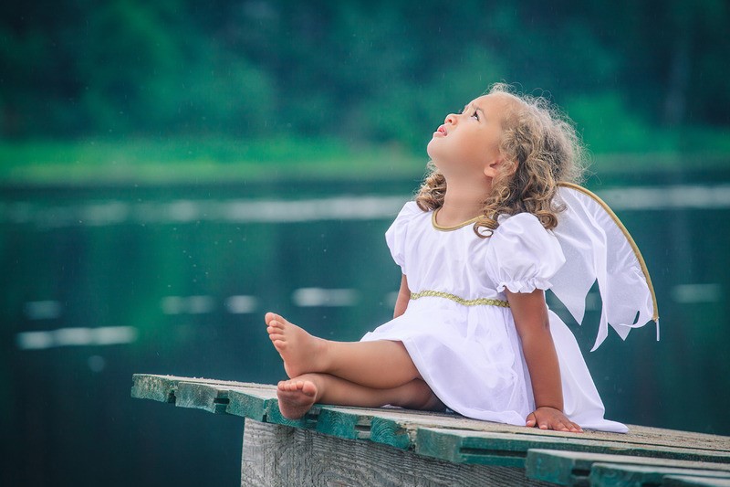 Ангел в полете. Мальчик с крыльями. Статуя полуангел полудемон. Девочка летает. Ангел-хранитель бернхард плокхорст.