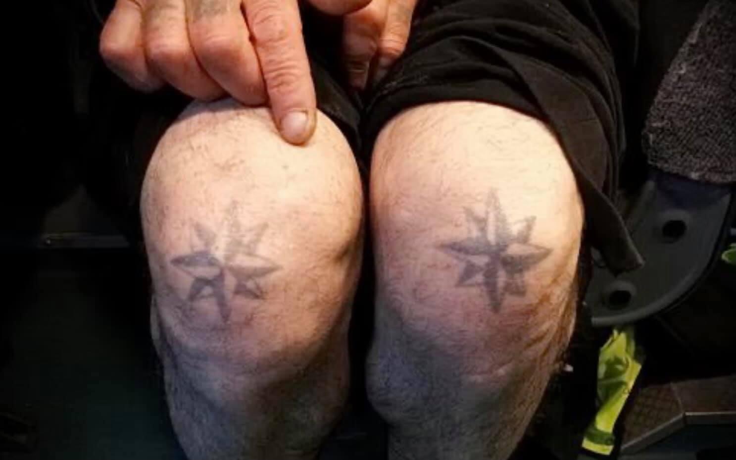 Что означает тату на коленях
