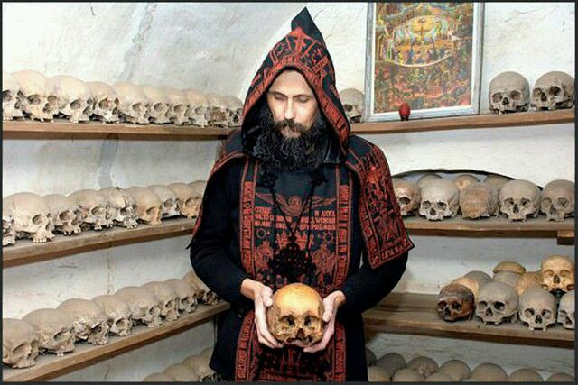Монах схимник