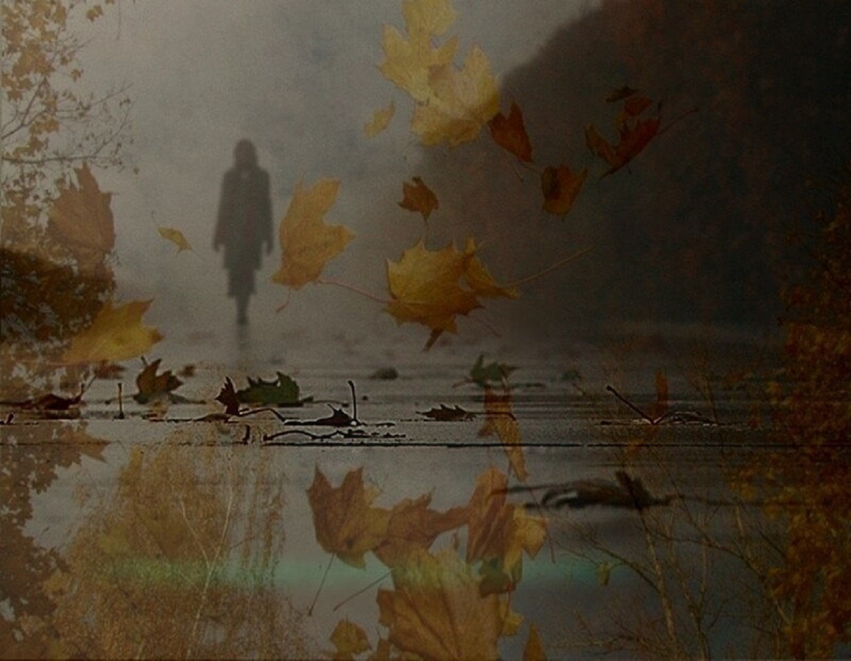 Был вечер пуст. Осень одиночество. Человек уходящий в туман. Осенняя печаль. Девушка в тумане.