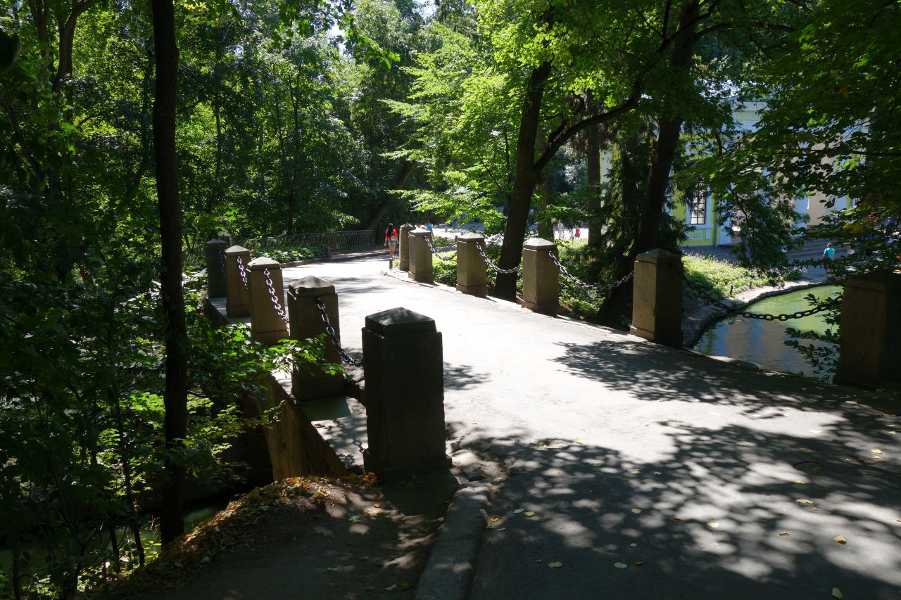 Венецианский мостик. Проезд к павильону Флора