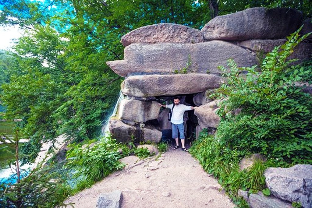 Поверье о тоннеле под водопадом