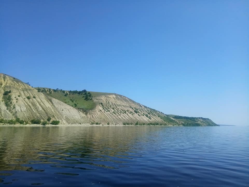 На каком берегу реки кузнецовки находится мельница. На правом берегу Волги.