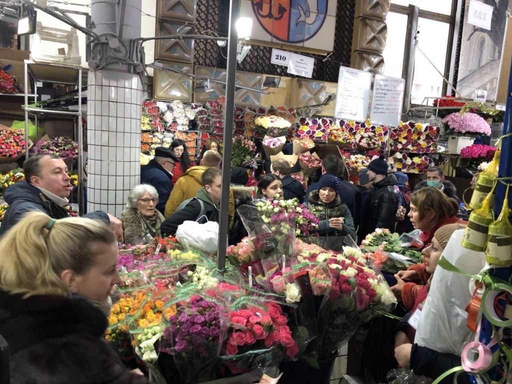 Как работает рижский рынок. Рижский рынок цветы. Рижский рынок Москва. Рижский рынок камелии. Цветочный рынок в Москве.