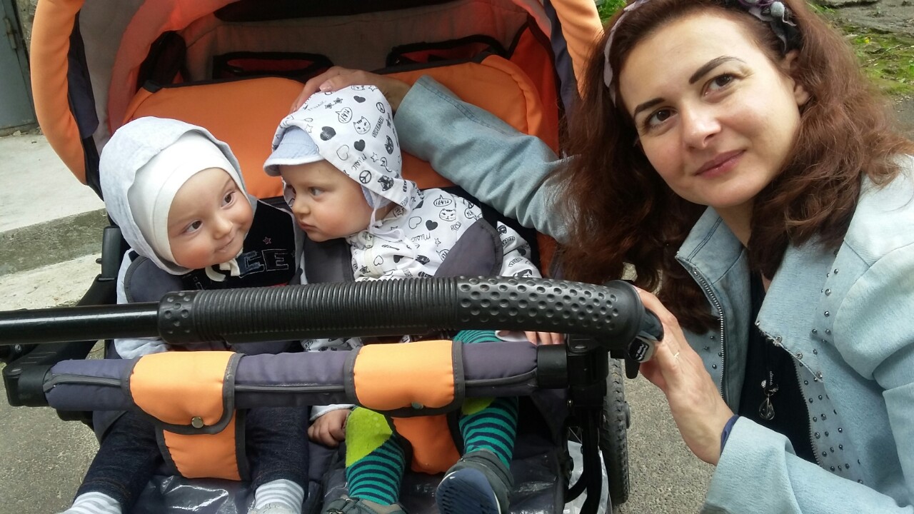 Я на одну минуту старше