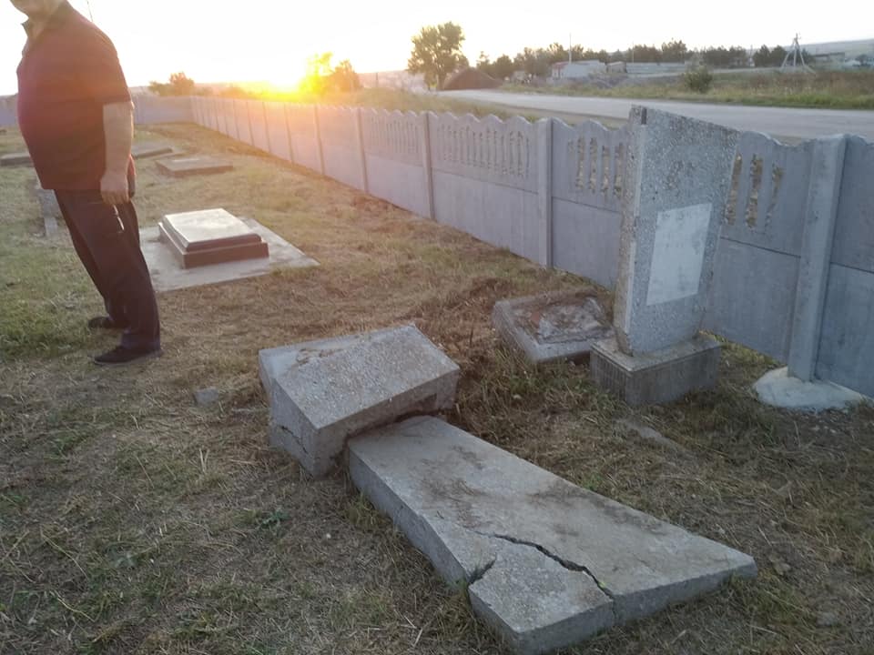 Инспекция общественников на еврейском кладбище