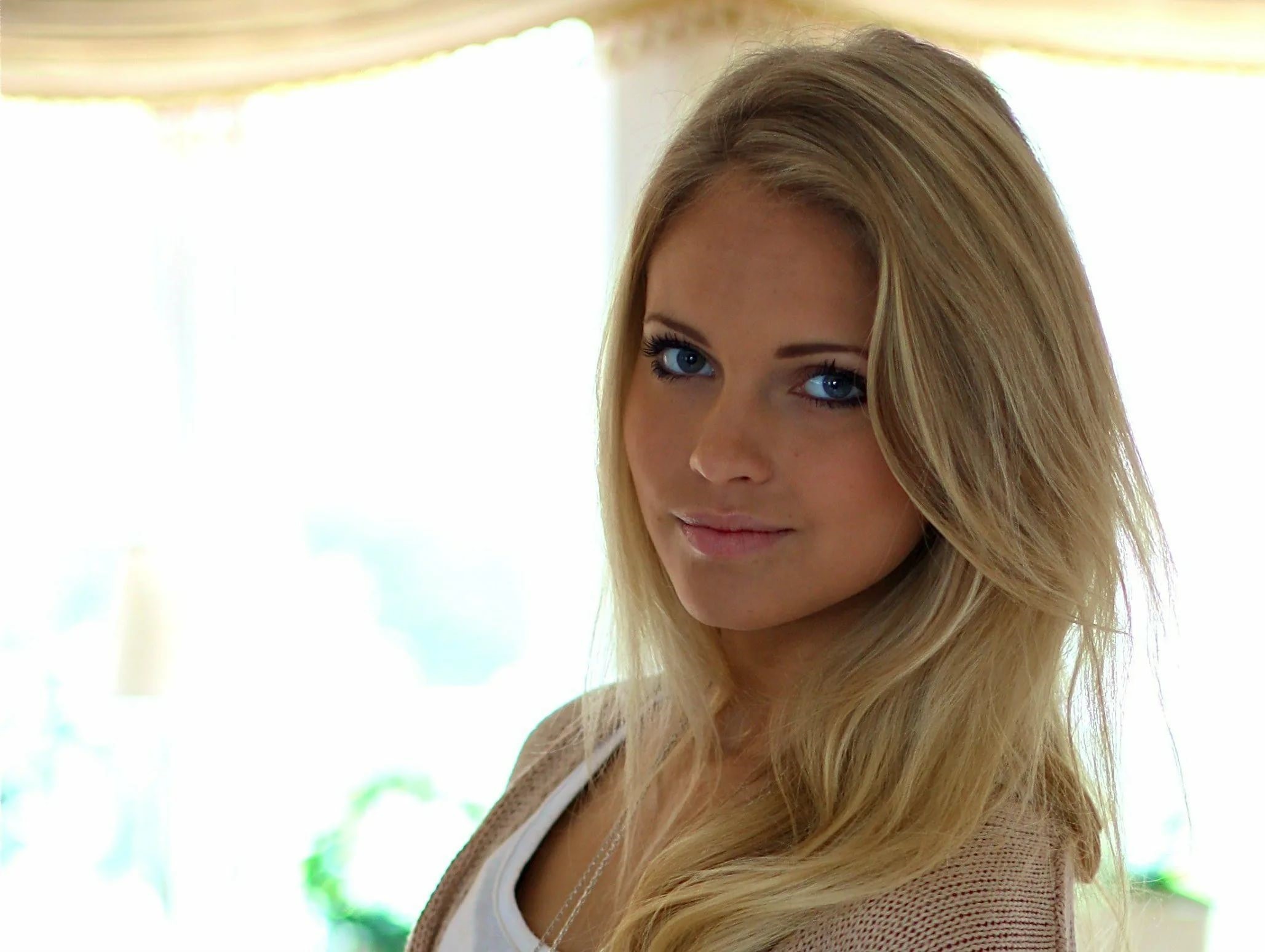 Реальное фото девушке блондинок. Emilie Nereng. Emilie Marie Nereng. Алина Королькова. Emilie Nereng лицо.