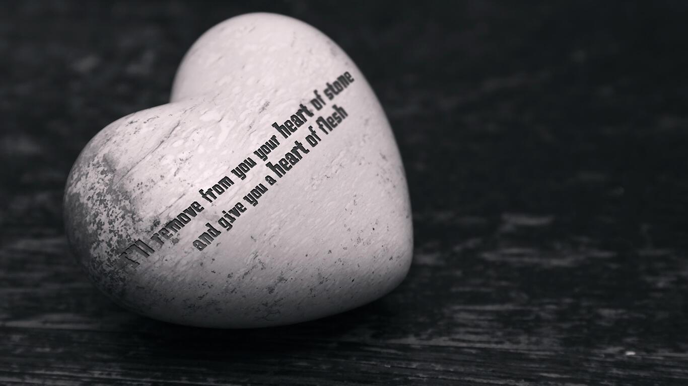 Превращаю сердце в камень. Каменное сердце. Камень вместо сердца. Сердце камень. Камень в виде сердца.