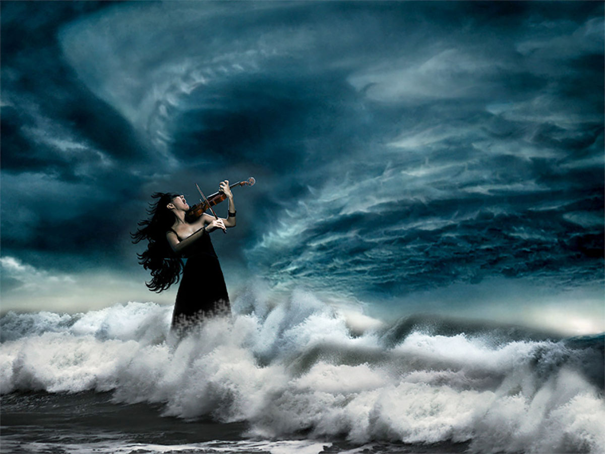 Мысли шторм. Море шторм. Женщина буря. Девушка море шторм. Девушка гроза.
