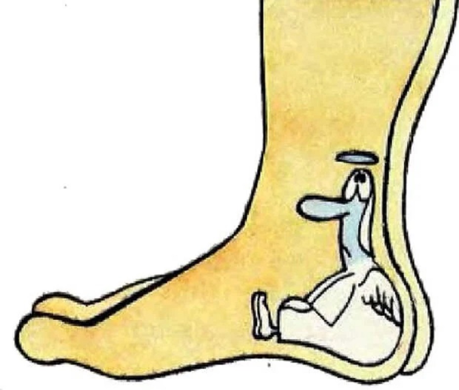 Колдовство больно наступать на пятку. Здоровая стопа. Наступают на пятки друг другу. Пятки девушек. Наступать на пятки значит.