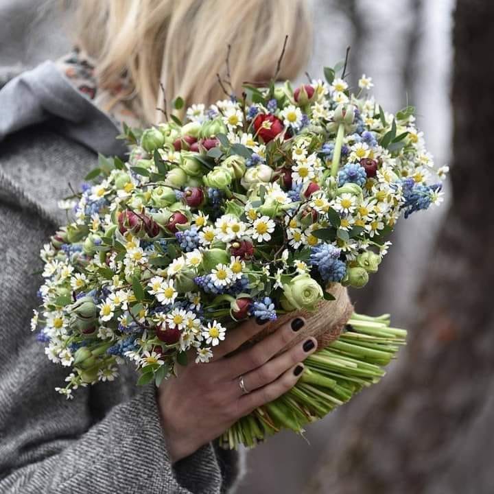 Охапка цветов как можно заменить 1 словом